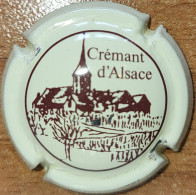 Capsule Crémant Alsace De VIGNERONS Série Clocher, Lettres épaisses, 't' Au Dessus Du 'c', Crème & Brun Nr 51 - Placas De Cava