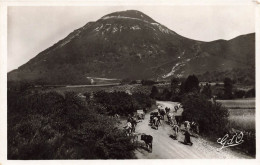 FRANCE - L'Auvergne  - Le Puy De Dôme - Route - Animé - Carte Postale Ancienne - Auvergne Types D'Auvergne