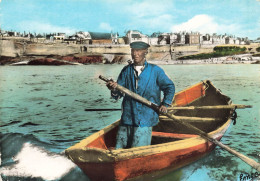 St Malo * Un Pêcheur En Doris * Fumeur De Pipe , Tabac - Saint Malo