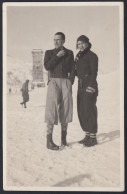 Giovane Coppia Tra La Neve In Luogo Da Identificare - 1940 Fotografia - Lugares