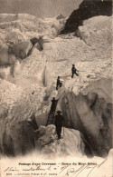 N°39 W -cpa Chamonix -route Du Mont Blanc- Passage D'une Crevasse- - Alpinisme