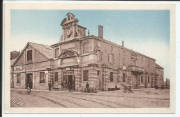 La Gare Et Les Halles    1930-40    N° - Pont-de-Vaux