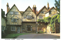 CHEYNEY COURT, WINCHESTER CATHEDRAL, WINCHESTER, HAMPSHIRE. UNUSED POSTCARD M9 - Winchester