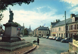 Bonnat * La Place Centrale Du Village Et Le Monument * Automobiles Anciennes * Automobile Citroën 2cv - Autres & Non Classés