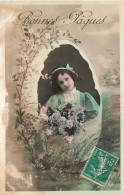 FETES - VOEUX - Pâques - Bonnes Pâques - Jeune Fille Tenant Un Bouquet De Fleur - Colorisé - Carte Postale Ancienne - Pâques