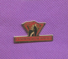 Rare Pins Cinema James Bond 007 Film L'espion Qui M'aimait L239 - Cine