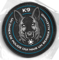 Ecusson PVC  K9 UN CHIEN DE POLICE OUI MAIS UN BERGER ALLEMAND - Policia