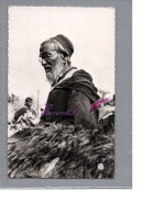 CPA - Scenes Et Types D'Afrique Du Nord - Les Souks Type De Marchand Juif Marocain Un Homme  - Personaggi