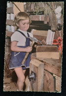 Enfants - Petit Garçon Menuisier  Devant Un établi Un Marteau Et Un Rabot - Bonne Fête - Altri & Non Classificati