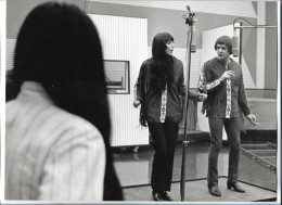 C6022/ Sonny And Cher Im Studio Original Pressefoto Foto 29 X 21 Cm Ca.1968 - Other & Unclassified