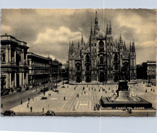 17-4-2024 (2 Z 18) Italy (b/w) Milano Cathedral - Kirchen U. Kathedralen
