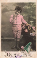 FETES - VOEUX - Bonne Fête - Enfant - Garçon Tenant Un Bouquet De Fleurs - Colorisé - Carte Postale Ancienne - Autres & Non Classés