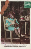 FETES - VOEUX - Anniversaire - Enfants - Petite Fille Assise Sur Une Chaise -  Chat - Colorisé - Carte Postale Ancienne - Verjaardag