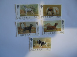 JERSEY MNH   SET 5   1988 DOGS  DOG - Honden