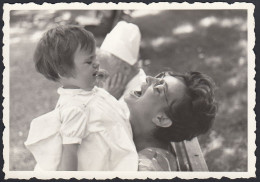 Mamma Gioca Con Figlia Su Panchina  1950 Fotografia Vintage - Orte
