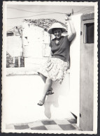 Ritratto Di Una Giovane Donna Sorridente Con Cappello 1950 Fotografia Vintage - Orte