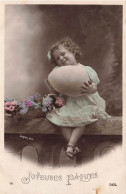 FETES - VOEUX - Pâques - Joyeuses Pâques - Enfant - Petite Fille Souriante - œufs - Fleurs - Carte Postale Ancienne - Ostern