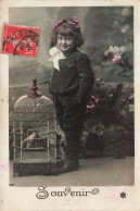 ENFANTS - Jeune Fille Souriante - Costume - Oiseau Dans Une Cage - Fleurs - Colorisé - Carte Postale Ancienne - Other & Unclassified