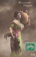 FETES - VOEUX - Pâques - Heureuses Pâques - œufs - Fleurs - Colorisé - Femmes - Carte Postale Ancienne - Pasen