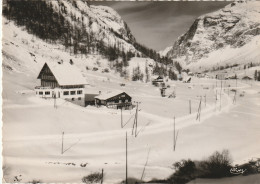 74 - VAL-D'ISERE - LE CHAMOIS D'OR PRES DES TELEPHERIQUES - CENTRES INTERNATIONAUX DE MONTAGNE - BEL AFFRANCHISSEMENT - Autres & Non Classés