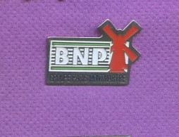 Rare Pins Banque Bnp Centre Administratif Montreuil Moulin Rouge L390 - Banques