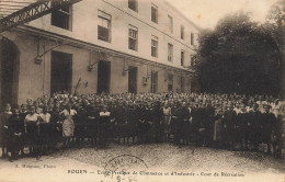 Rouen * école Pratique De Commerce Et D'industrie * La Cour De Récréation * Groupe D'élèves - Rouen