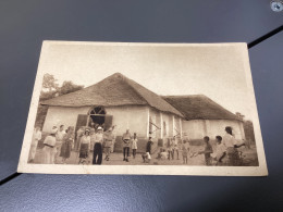 1915. BENIN. CARTE POSTALE (PARAKOU Sortie De La Messe). Interesting Card Enfant, Garçon, Homme, Femme. - Benin