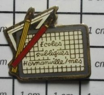 1618A Pin's Pins / Beau Et Rare : ADMINISTRATIONS / ECOLES PUBLIQUES HERMANVILLE SUR MER ARDOISE CRAYON RAPPORTEUR - Administración