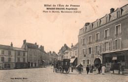 Malesherbes (Loiret) Place Du Martroi - L'Hôtel De L'écu De France, Diligence - Carte Non Circulée - Alberghi & Ristoranti