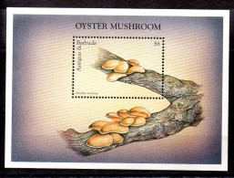 Antigua Y Barbuda Hoja Bloque Nº Yvert 369 ** - Mushrooms