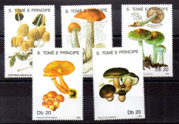 Sao Tome Y Príncipe Serie Nº Yvert 986/90 ** - Paddestoelen