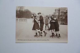 PARIS  -  Jardin Du Luxembourg  -  Enfants Jouant Avec Des Patins à Roulettes    (  1910 )     -  Edition Atlas  - - Autres & Non Classés