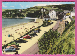 D22 - ST MICHEL EN GRÈVE - UN COIN DE LA PLAGE ET SON PARC À VOITURES - Nombreuses Voitures Anciennes - Hôtel Belle Vue  - Saint-Michel-en-Grève