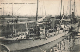Le Havre * Bateau Yacht Sortant En Cale Sèche , Dans Le Port - Portuario