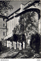 D65  TOURNAY  Abbaye De Notre- Dame De Tournay- L' Abside De L' Eglise, Les élèves De L' école Monastique  ..... - Tournay