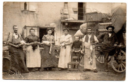 Plumage Des Poulets Et Dépeçage Des Lapins . Carte Photo Animée Non Située - Campesinos