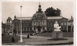 Le Musee Et Place Enest Thorel - Louviers