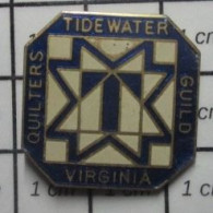 1618A Pin's Pins / Beau Et Rare : ASSOCIATIONS / Pin's USA VIRGINI QUILTERS TIDEWATER GUILD - Associazioni