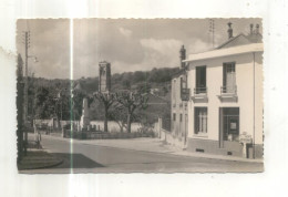 15351. Maule, Le Monument Aux Morts Et L'Eglise, Rue Du Ponceau - Maule