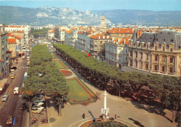 VALENCE Sur Rhone La Grande Fontaine Et Les Boulevards Au Fond Ruines De Crussol 22(scan Recto-verso) MA1550 - Valence