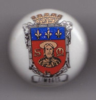 Pin's En Porcelaine Ecusson  Blason Couronne Limoges  Réf 7613JL - Villes