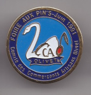 Pin's CCAO  Comité Des Commerçants Artisans Olivet Foire Aux Pin's Juin 1991 Dpt 45 Oiseau Cygne Réf 7259JL - Villes