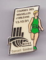 Pin's Courses Des Nouvelles D' Orléans 13.10.91 Conseil Général Du Loiret Course à Pied Dpt 45 Réf 7283JL - Medios De Comunicación