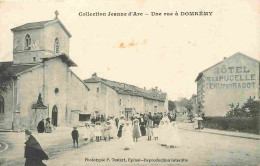 88 - Domrémy - Une Rue - Animée - CPA - Etat Froissure Visible - Voir Scans Recto-Verso - Domremy La Pucelle