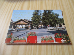 Samoëns (74).La Pittoresque Place Du Village. - Samoëns