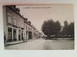 Cpa 38 Les Abrets Place Du Marché Et La Route De Voiron - Les Abrets