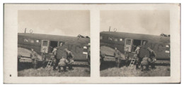 Y28377/ Stereofoto  JU 52 Kurierflugzeug Auf Dem Feldflughafen 1942 - Guerre 1939-45