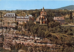 BOZOULS Au Bord D Une Haute Falaise Dominant Un Cirquede 300 M Appele Gour D Enfer 20(scan Recto-verso) MA1746 - Bozouls