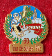 SUPER PIN'S CYCLISME : TOUR De SUISSE 96 Passage à ASCONA En émail Grand Feu Base Or, NUMERO 498/600  3X3,2cm - Wielrennen