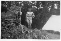 Photographie Photo Vintage Snapshot Bikini Legs Pin Up Sexy Camping - Personnes Anonymes